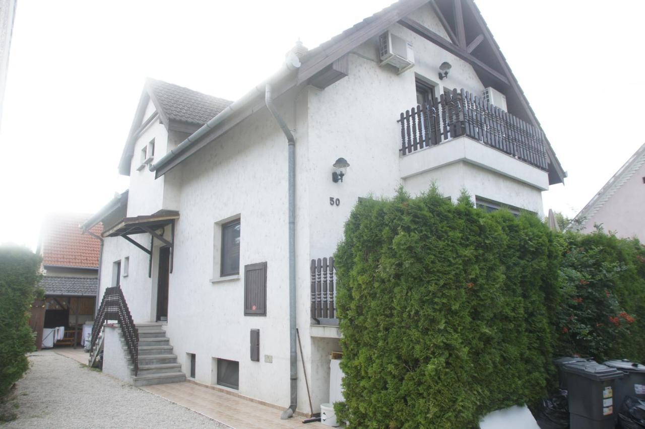 Szuzanna Fenyves Panzio Bed & Breakfast Siofok Luaran gambar