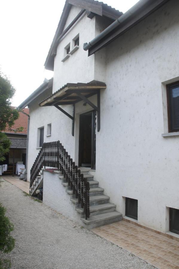 Szuzanna Fenyves Panzio Bed & Breakfast Siofok Luaran gambar
