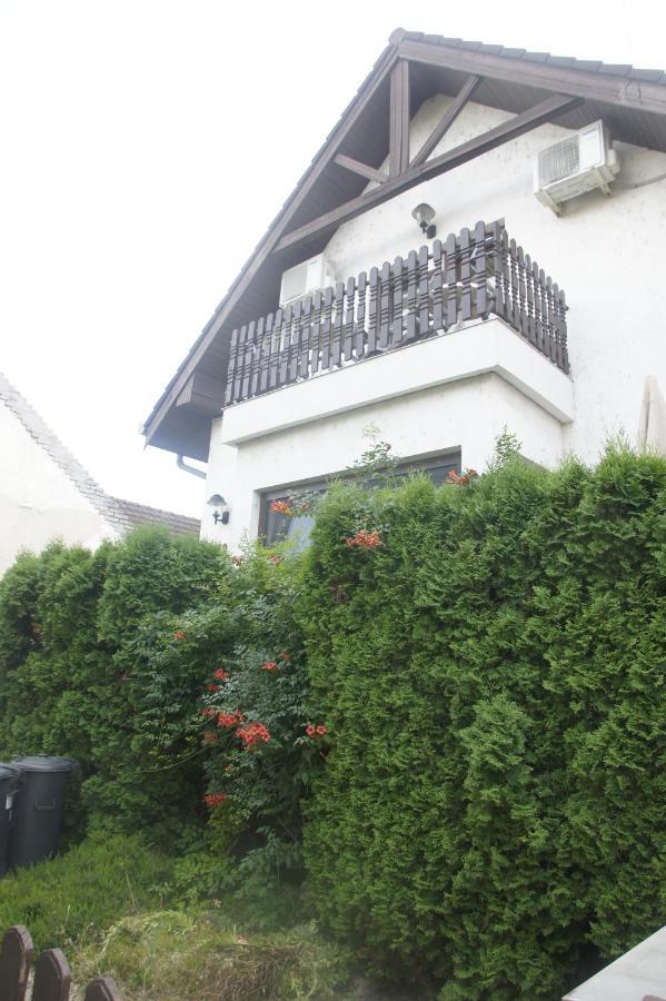 Szuzanna Fenyves Panzio Bed & Breakfast Siofok Luaran gambar