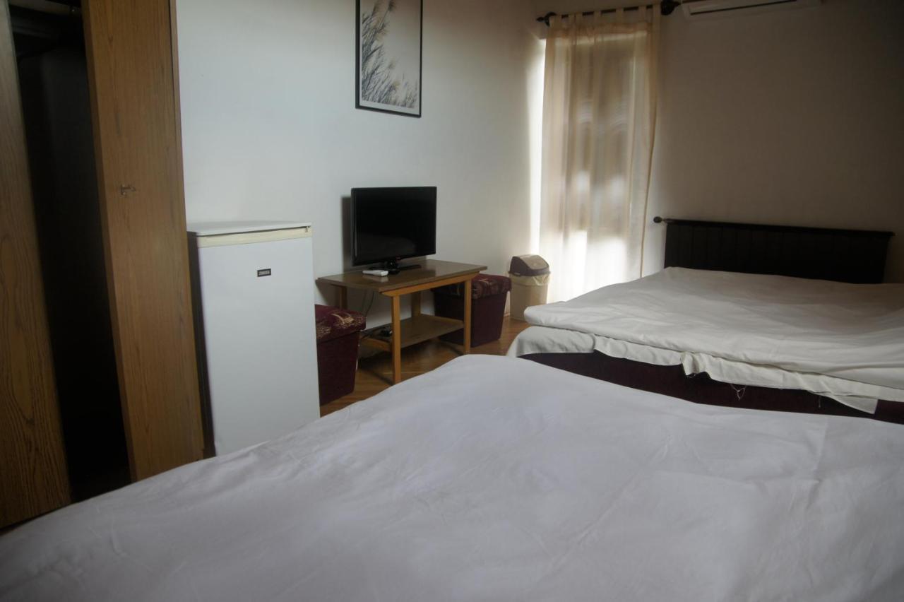 Szuzanna Fenyves Panzio Bed & Breakfast Siofok Luaran gambar